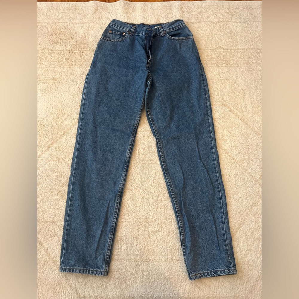 Levi's 550 Relaxed Fit Tapered Leg Women’s Jean, Med Wash, Size 8M